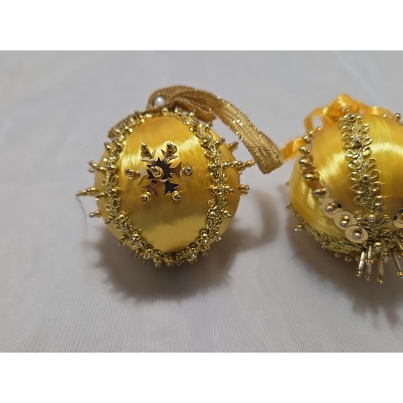 Set of Vintage Handmade Yellow and Gold Snowflake Christmas OrnamentsSet of... - Picture 4 of 6